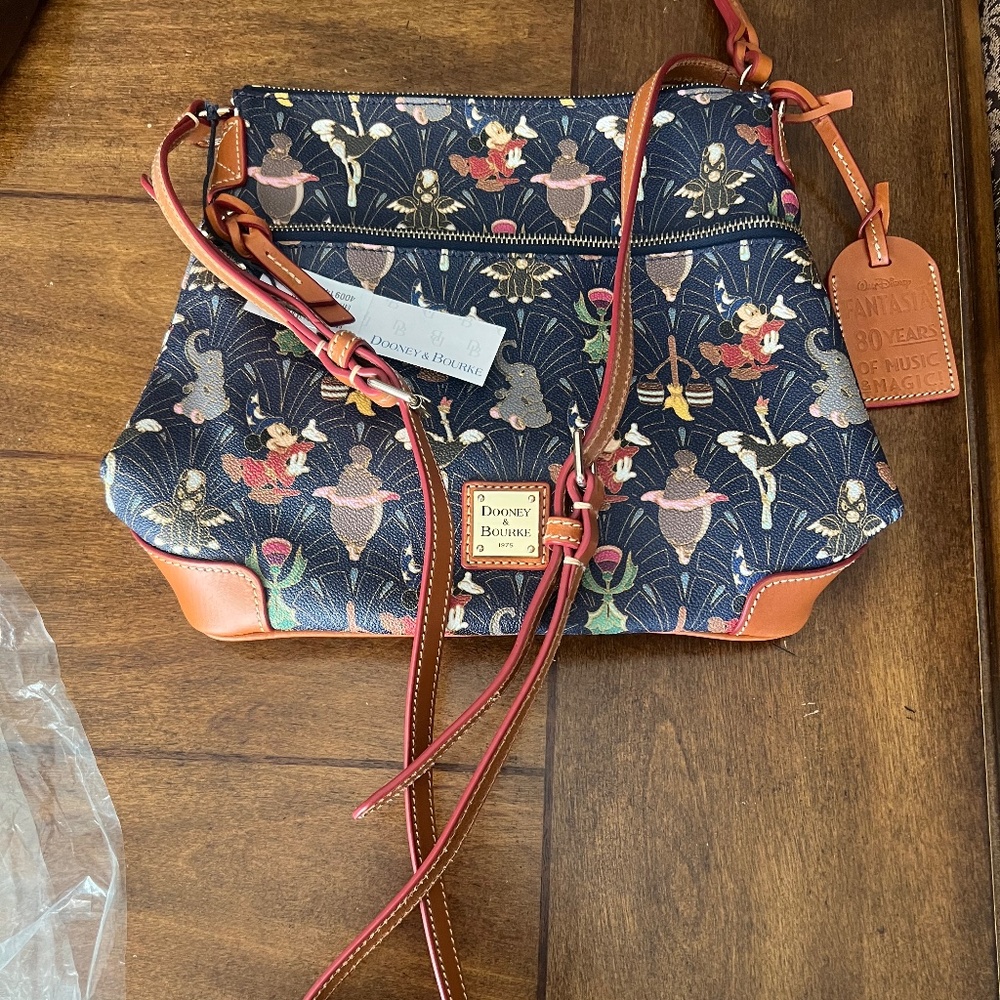 Disney Dooney and Bourke Fantasia Sorcerer Mickey 80th Anniversary
Crossbody bag